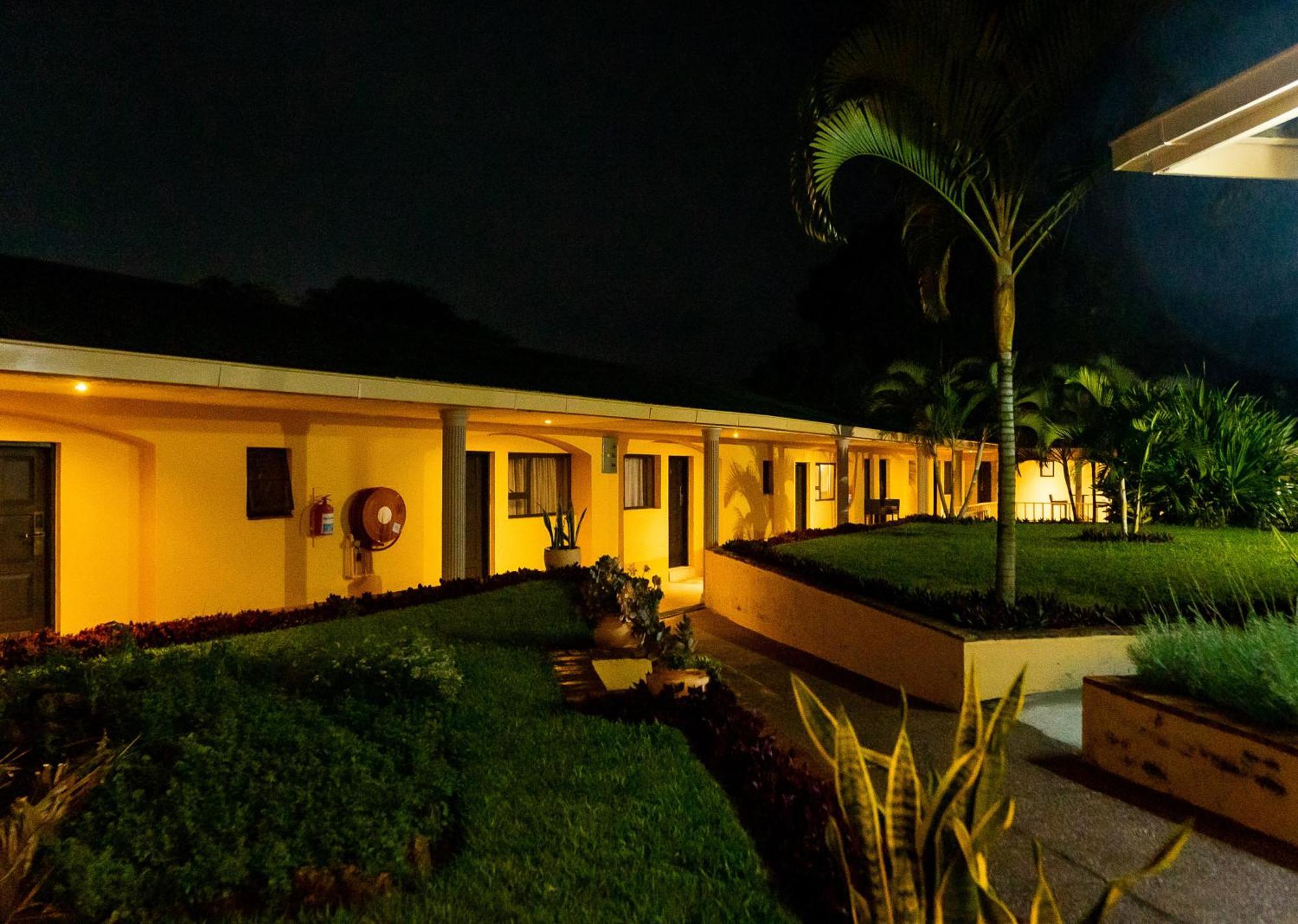 Casa Mia Lodge & Restaurant Blantyre Esterno foto