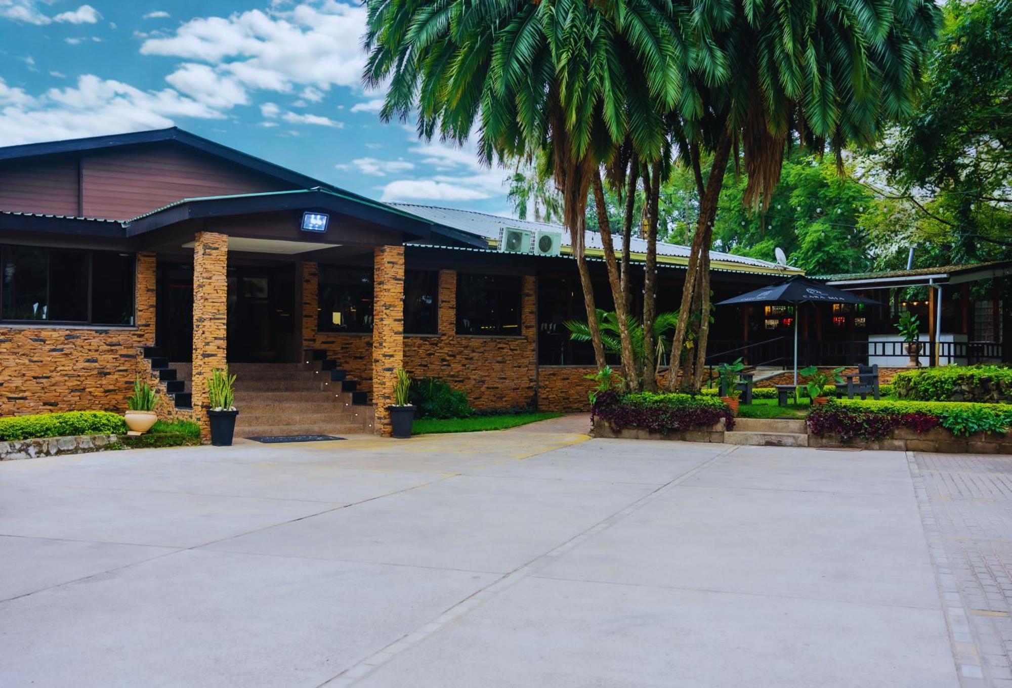 Casa Mia Lodge & Restaurant Blantyre Esterno foto